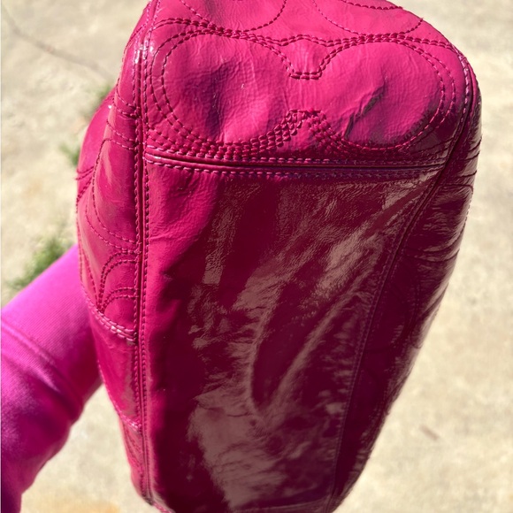 Pink patent leather coach bag - Picture 7 of 7